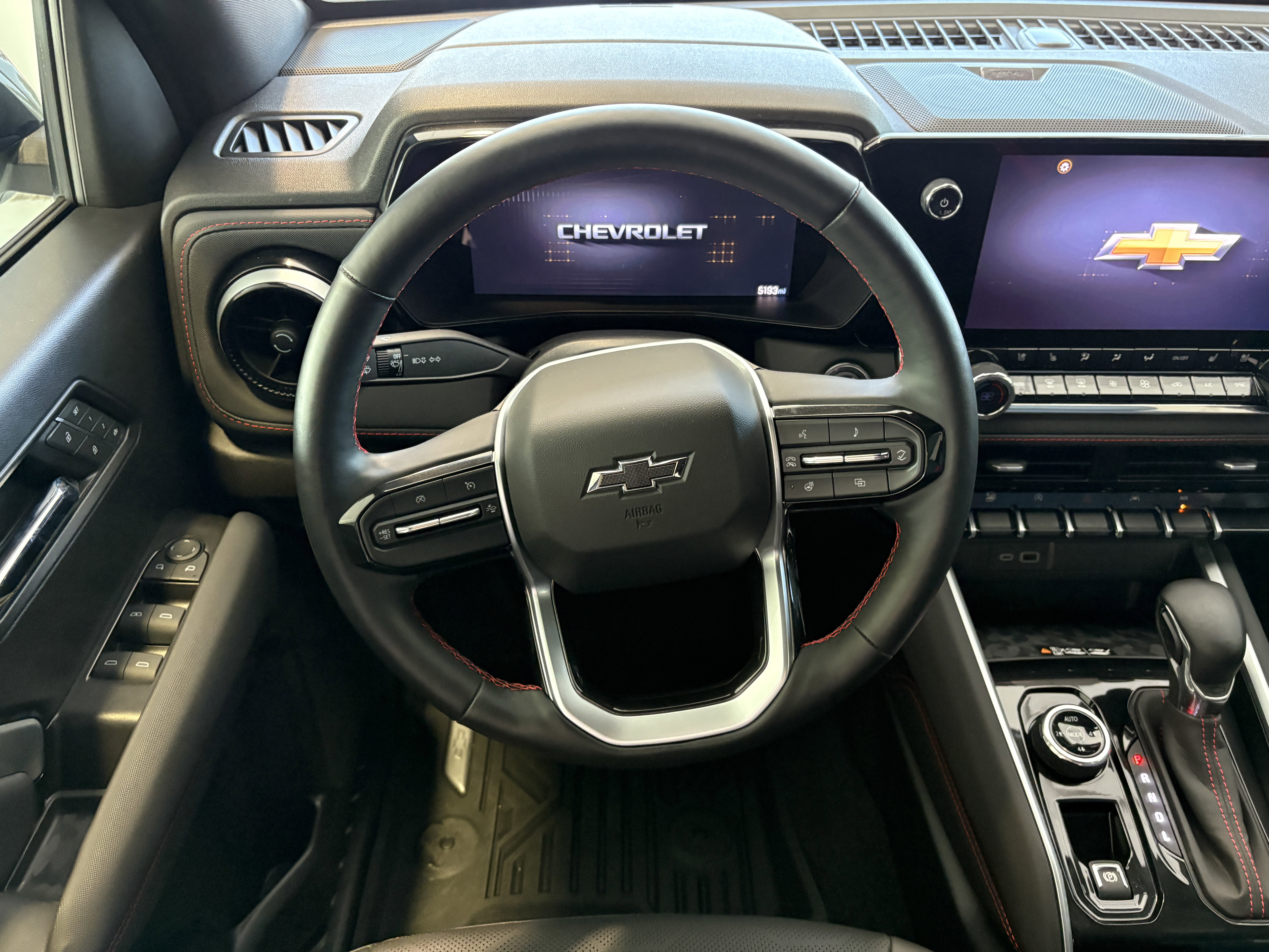 Used 2024 Chevrolet Colorado Z71 w/ Z71 Convenience Package 2 image 11