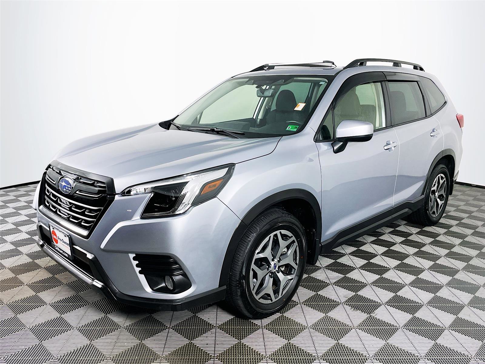 Used 2023 Subaru Forester Premium image 3