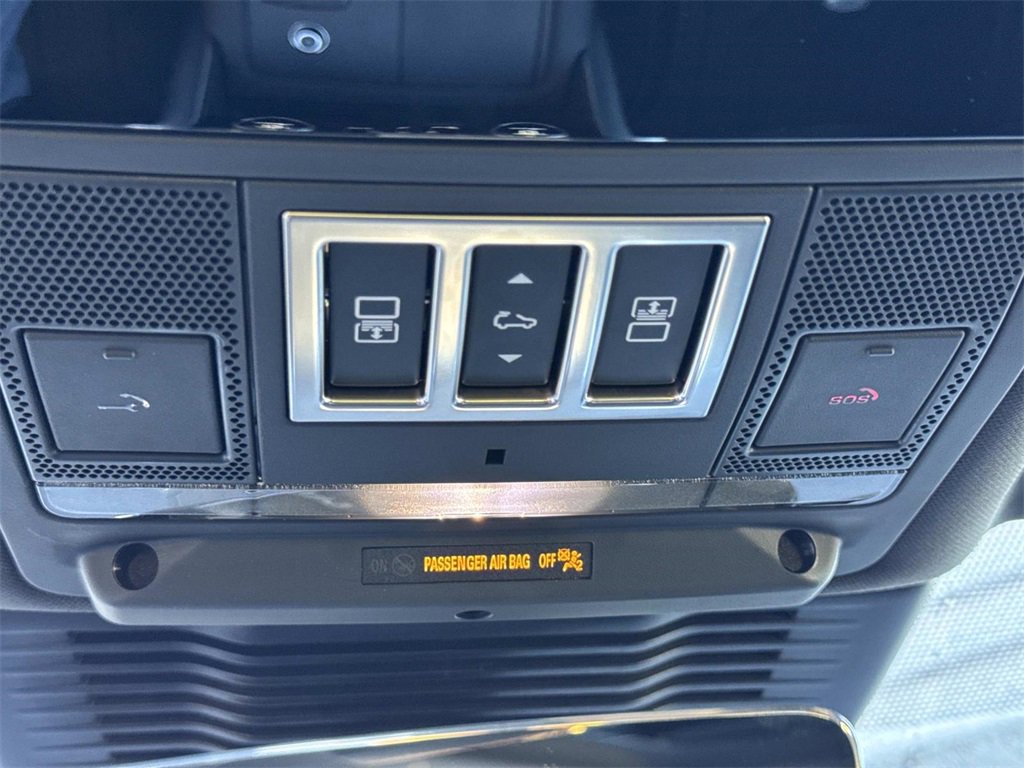 Used 2025 Land Rover Discovery Dynamic SE image 20