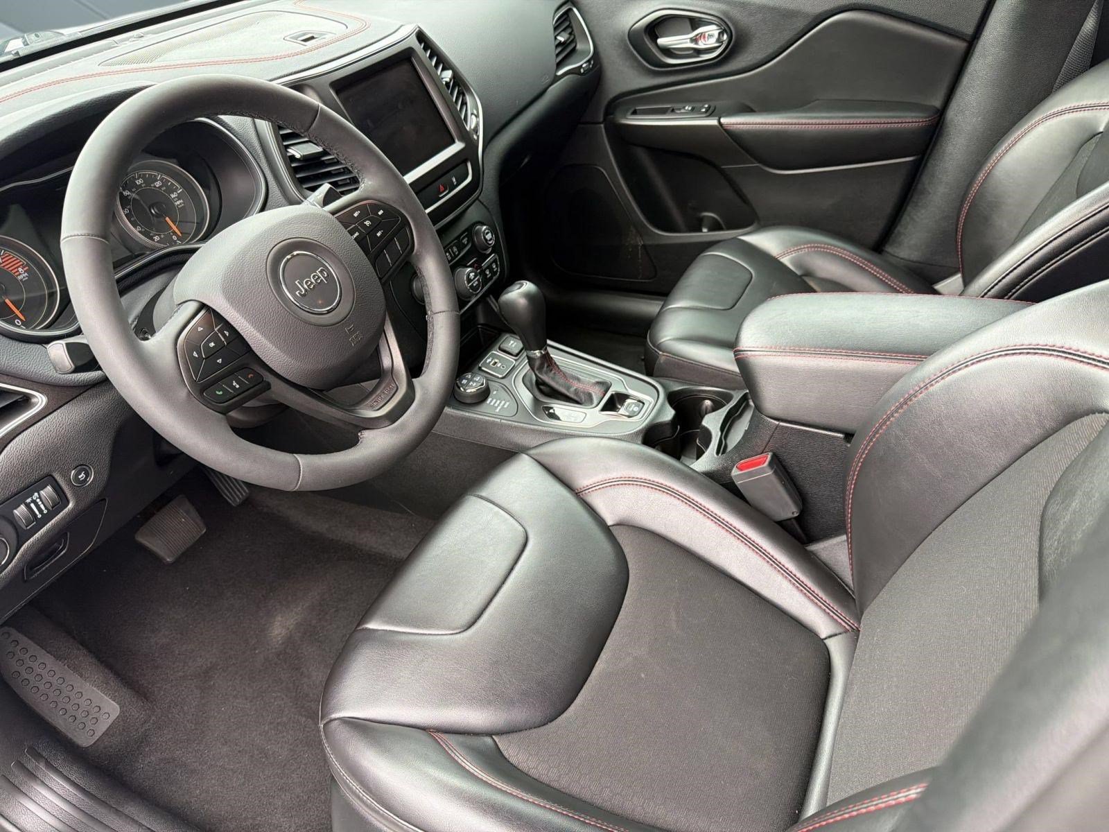 Used 2022 Jeep Cherokee Trailhawk w/ Sun, Sound & Nav Group AWD/4WD image 4