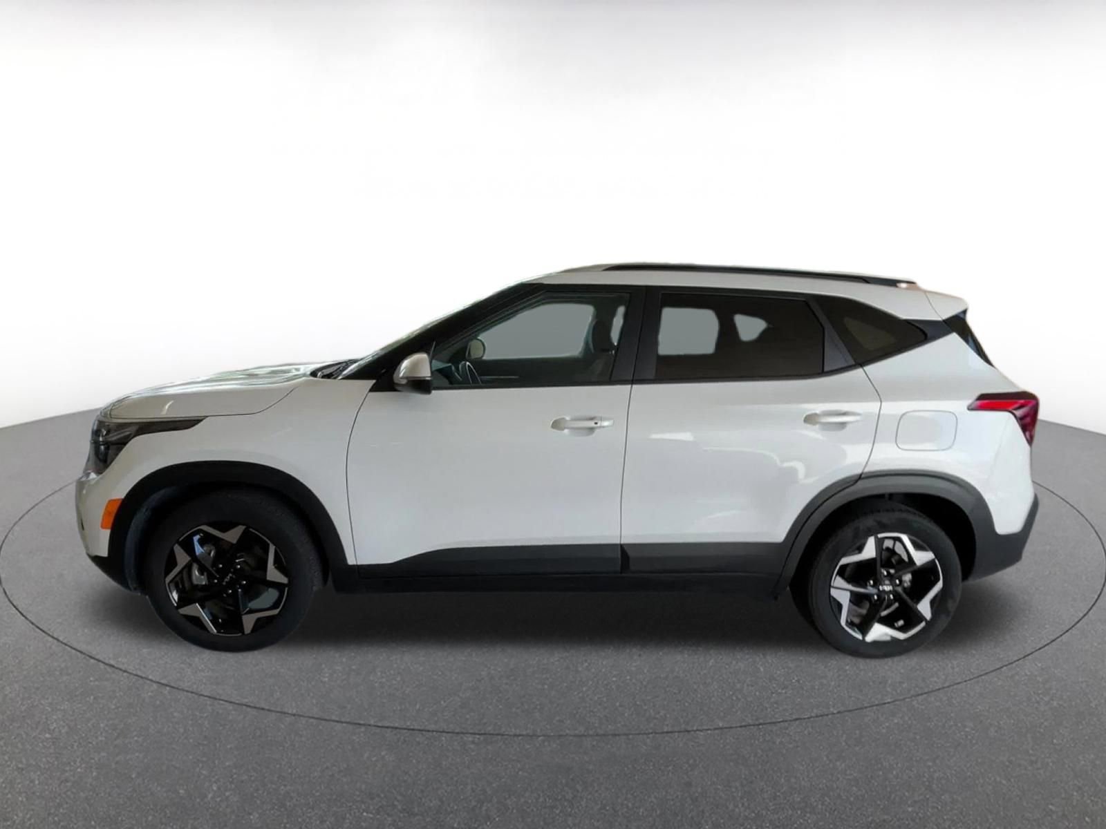 Used 2025 Kia Seltos S FWD image 9