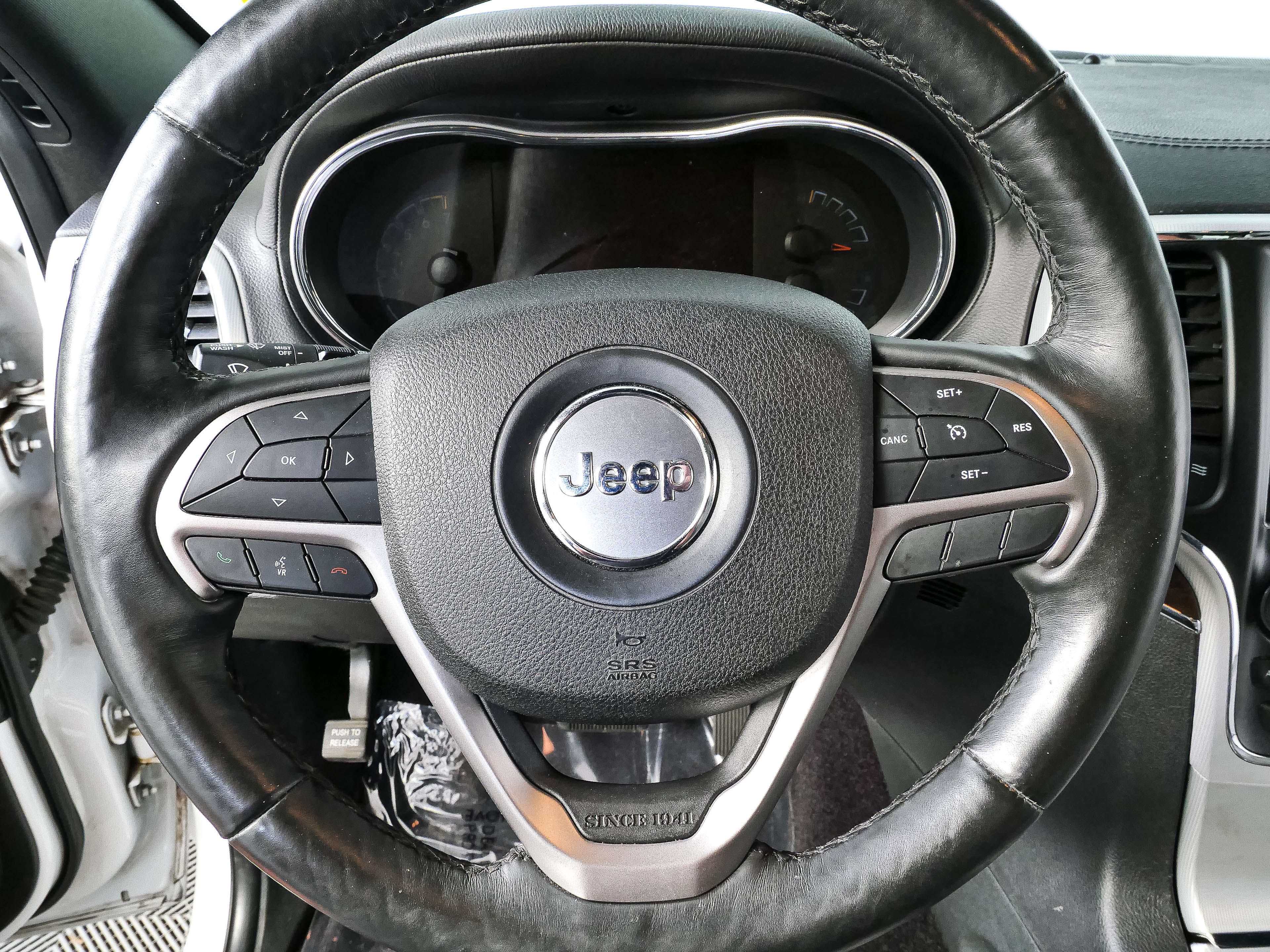 Used 2018 Jeep Grand Cherokee Limited RWD image 9