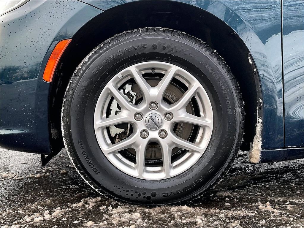 Used 2024 Chrysler Pacifica Touring-L FWD image 23
