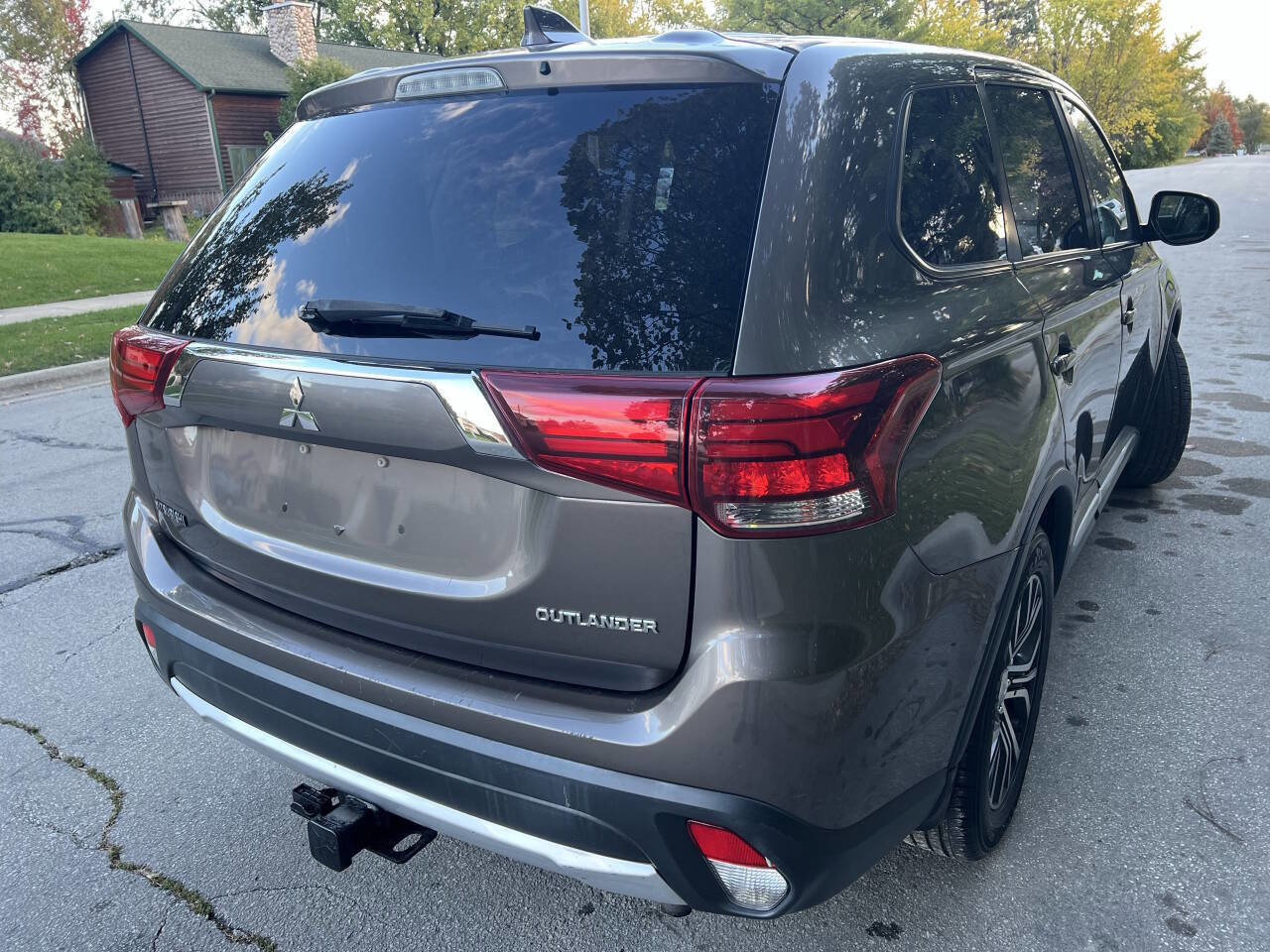 Used 2018 Mitsubishi Outlander ES image 6