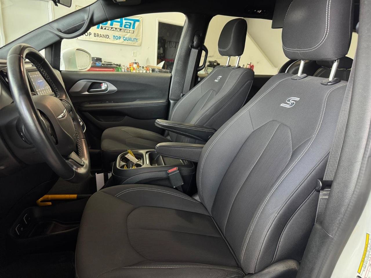Used 2018 Chrysler Pacifica Touring Plus w/ S Appearance Package FWD image 10