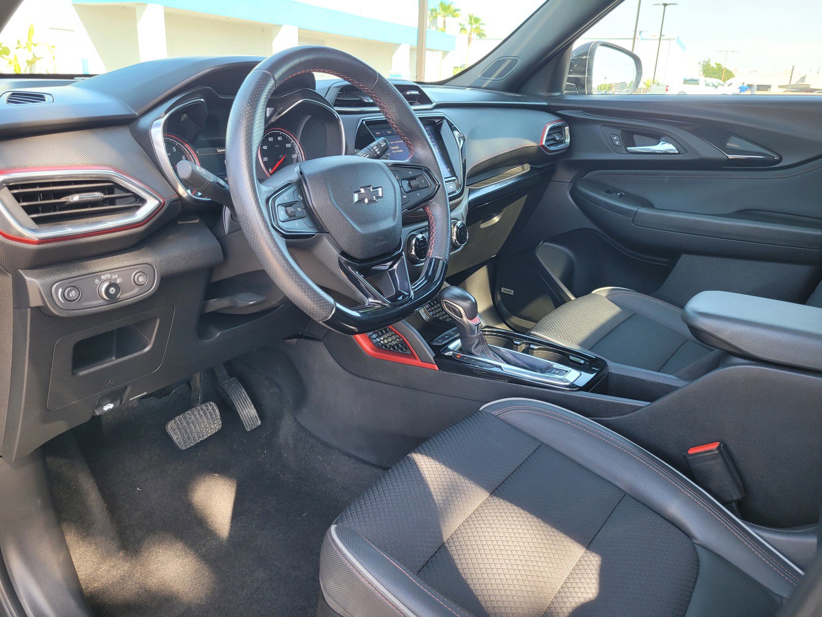 Used 2021 Chevrolet TrailBlazer RS w/ Sun and Liftgate Package image 9