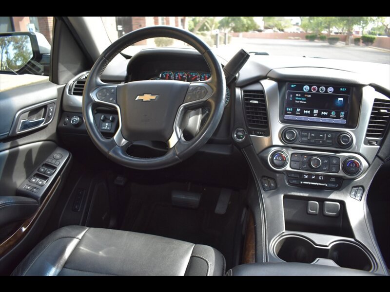 Used 2016 Chevrolet Suburban LT w/ Luxury Package RWD image 30