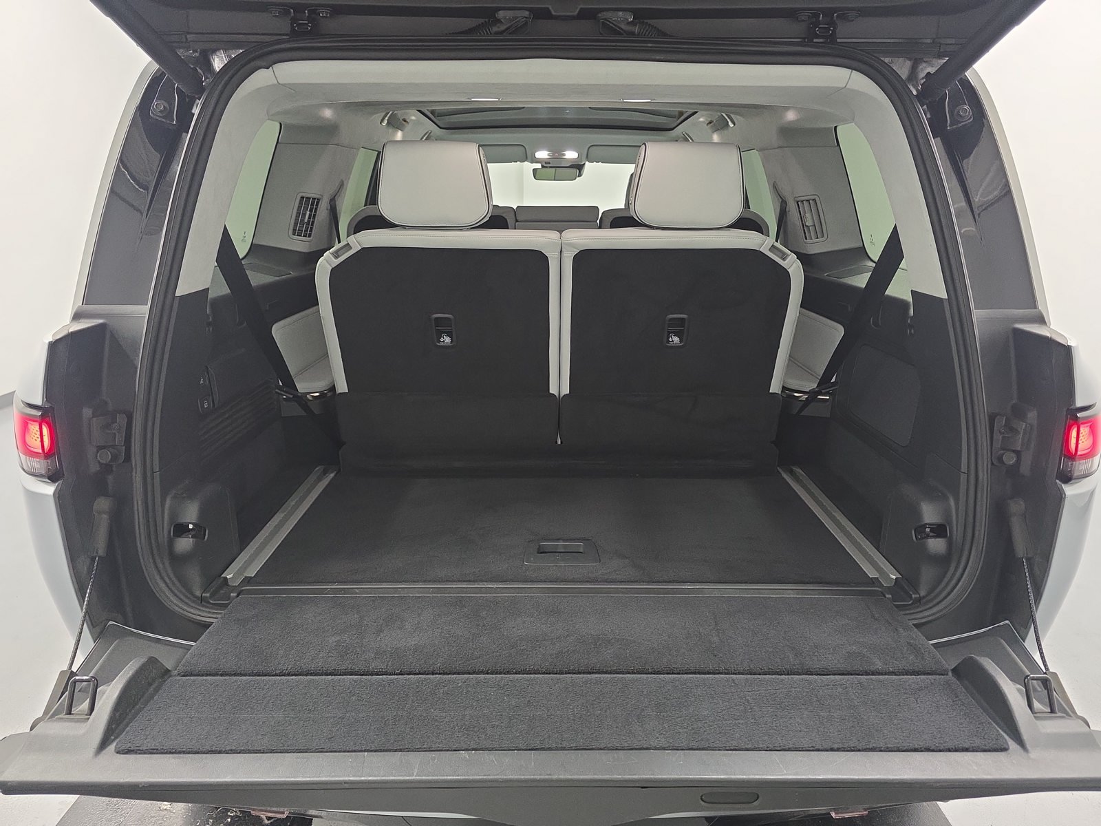 Used 2023 Rivian R1S Launch Edition Quad AWD/4WD image 15