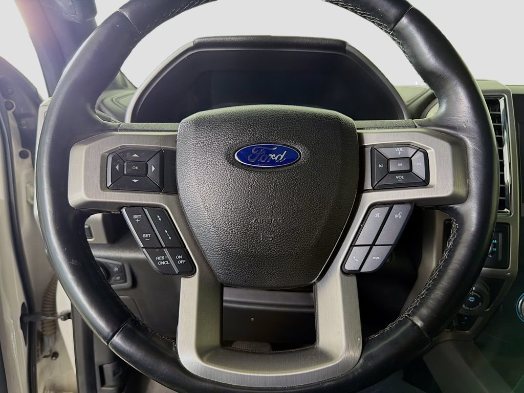 Used 2017 Ford F150 Platinum w/ Equipment Group 701A Luxury AWD/4WD image 14