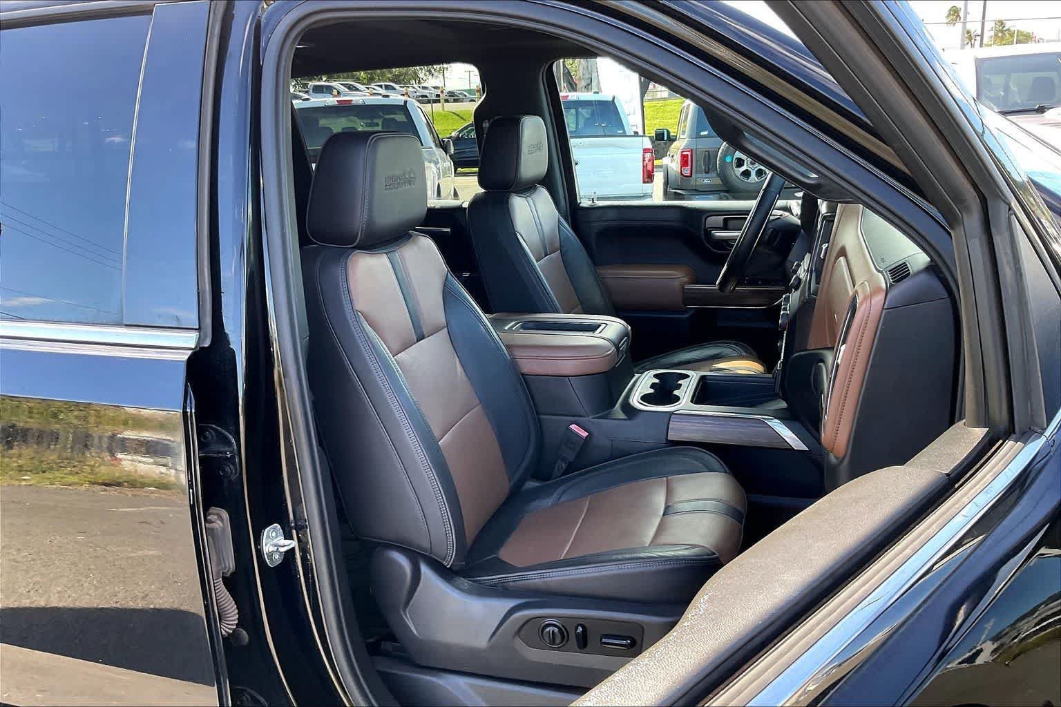Used 2020 Chevrolet Silverado 1500 High Country w/ Technology Package AWD/4WD image 13