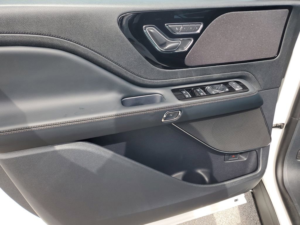 New 2026 Lincoln Aviator 2WD w/ Jet Appearance Package image 19