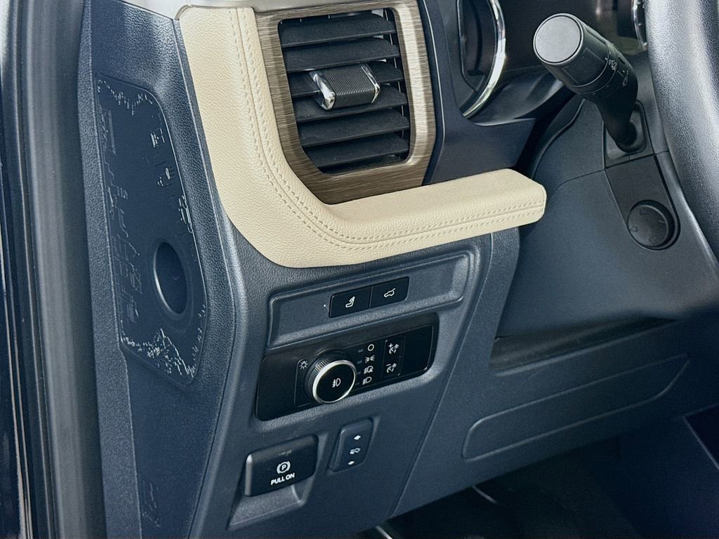 Used 2024 Ford Expedition Limited image 10