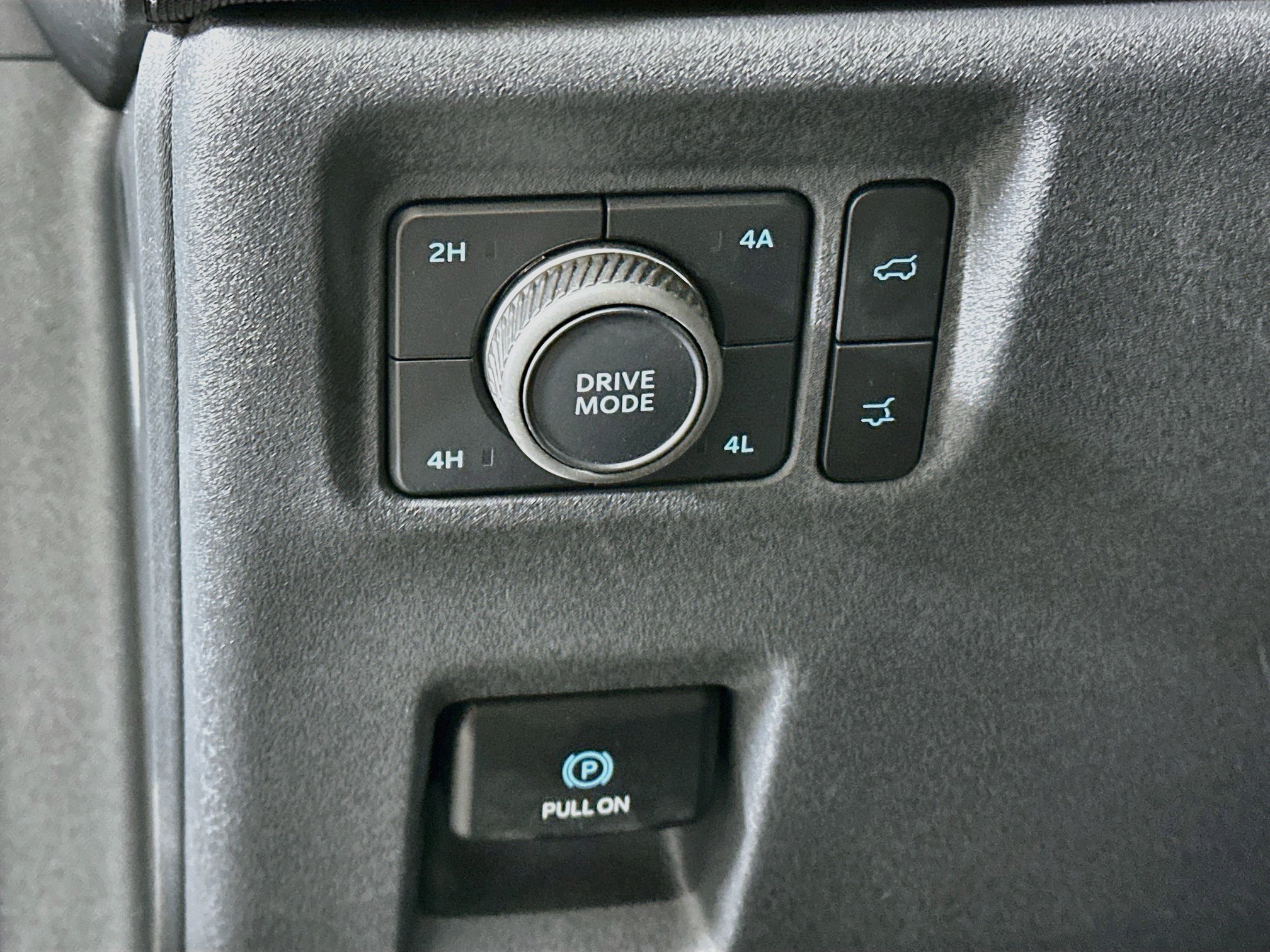 Used 2025 Ford Expedition Active AWD/4WD image 17