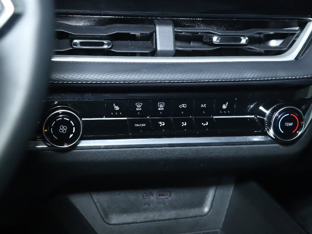 Used 2025 Chevrolet Equinox LT FWD image 24