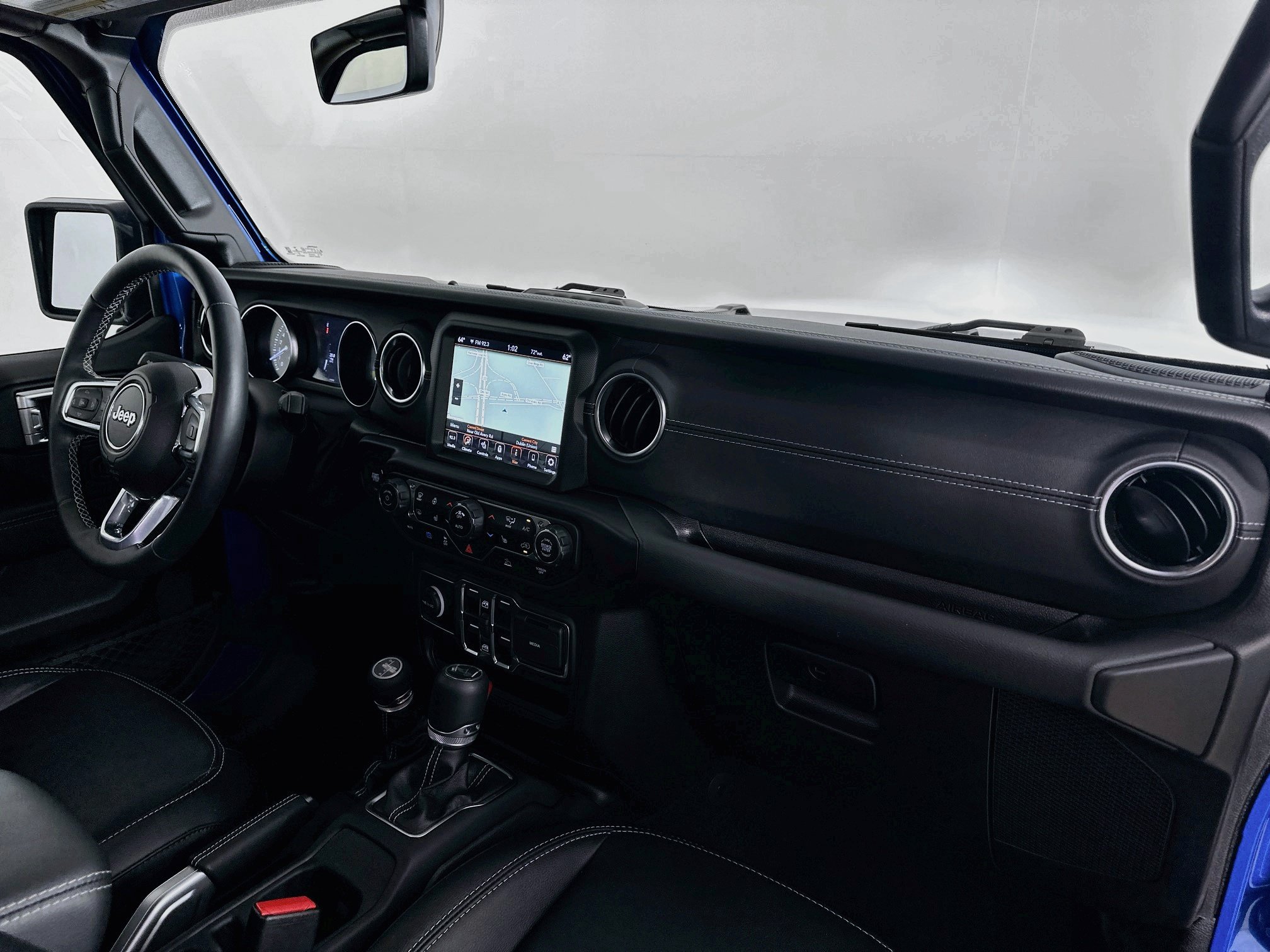 Used 2022 Jeep Wrangler Unlimited Sahara w/ Cold Weather Group AWD/4WD image 33