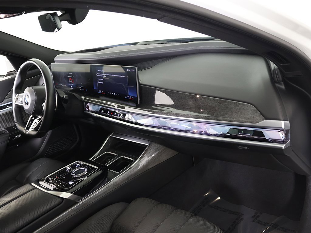 Used 2023 BMW 760i xDrive w/ Parking Assistance Package image 31