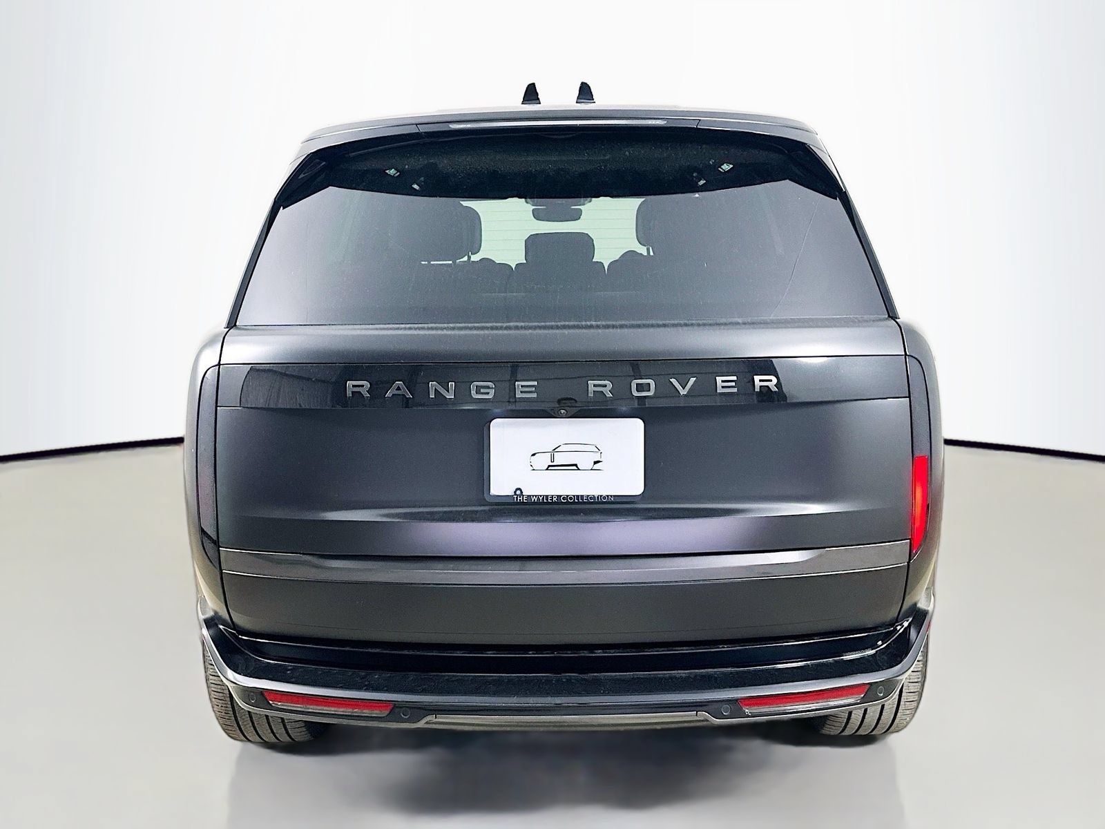 Used 2025 Land Rover Range Rover SE AWD/4WD image 6