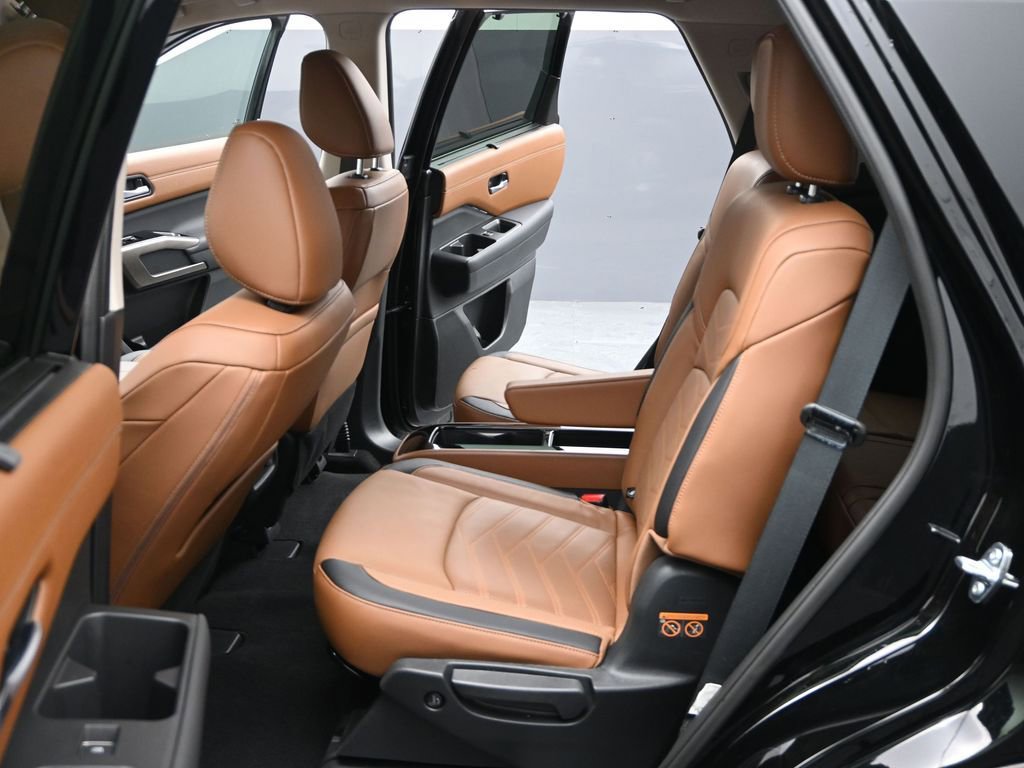 Used 2025 Nissan Pathfinder Platinum image 19