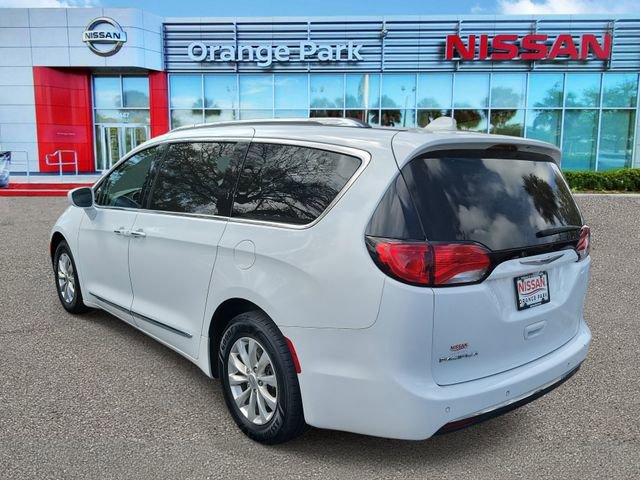 Used 2018 Chrysler Pacifica Touring-L image 3