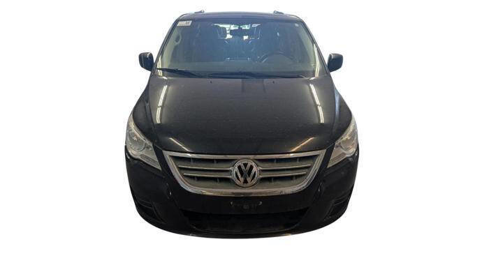 Used 2013 Volkswagen Routan SE FWD image 9