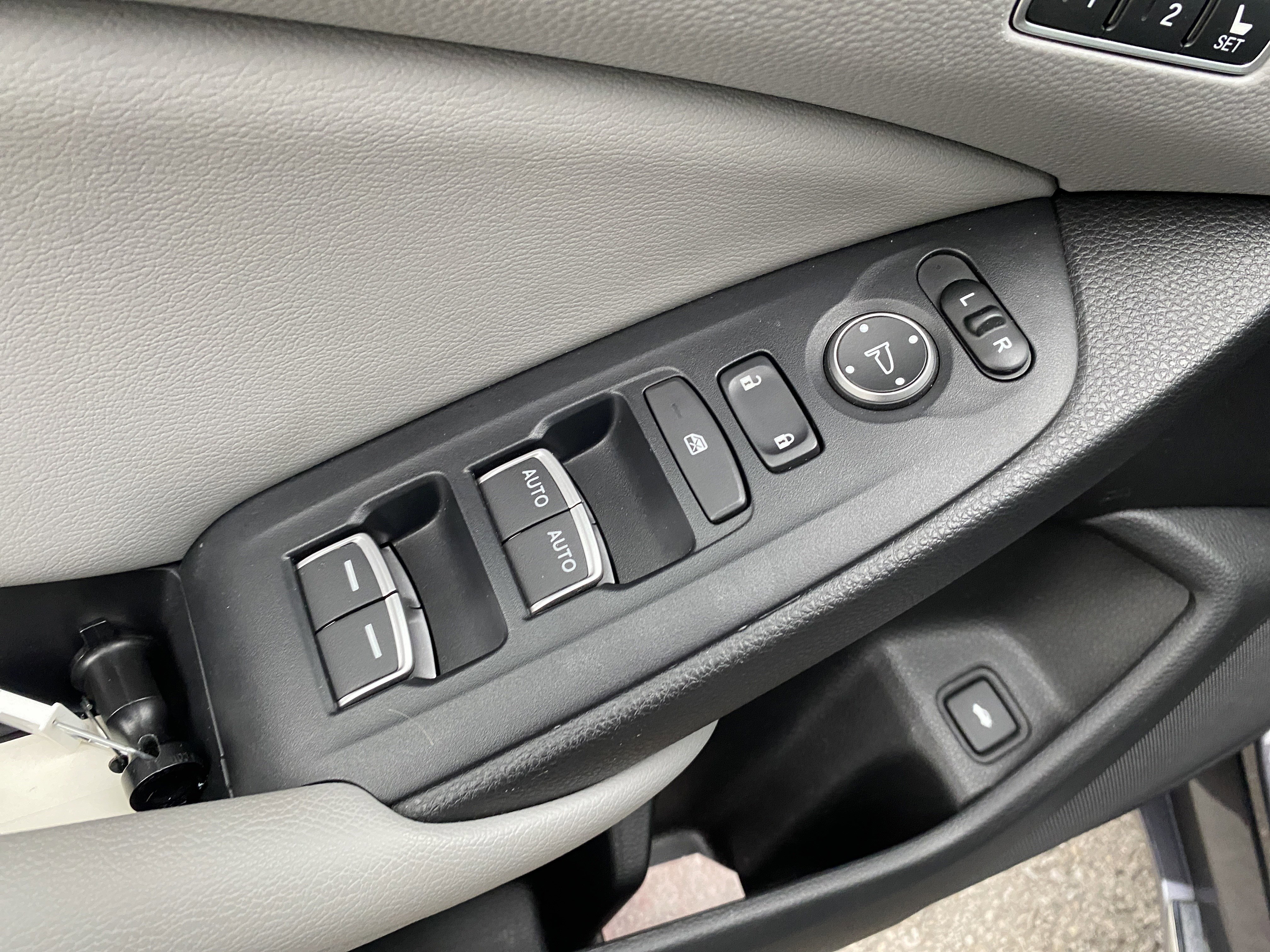 Used 2018 Honda Accord EX-L image 18