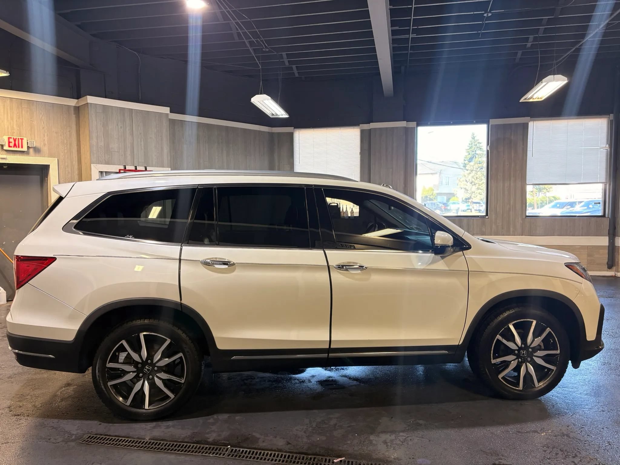 Used 2019 Honda Pilot Touring image 7