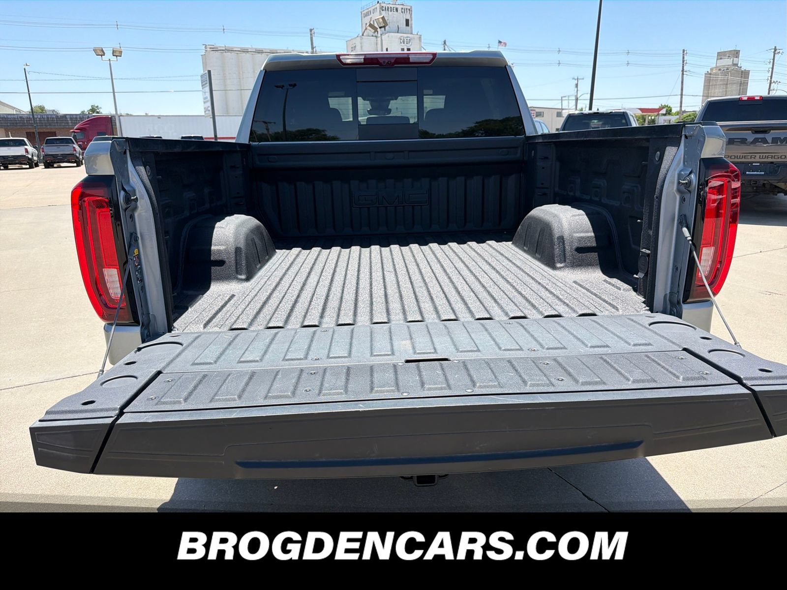 Used 2026 GMC Sierra 1500 Denali w/ Technology Package AWD/4WD image 9