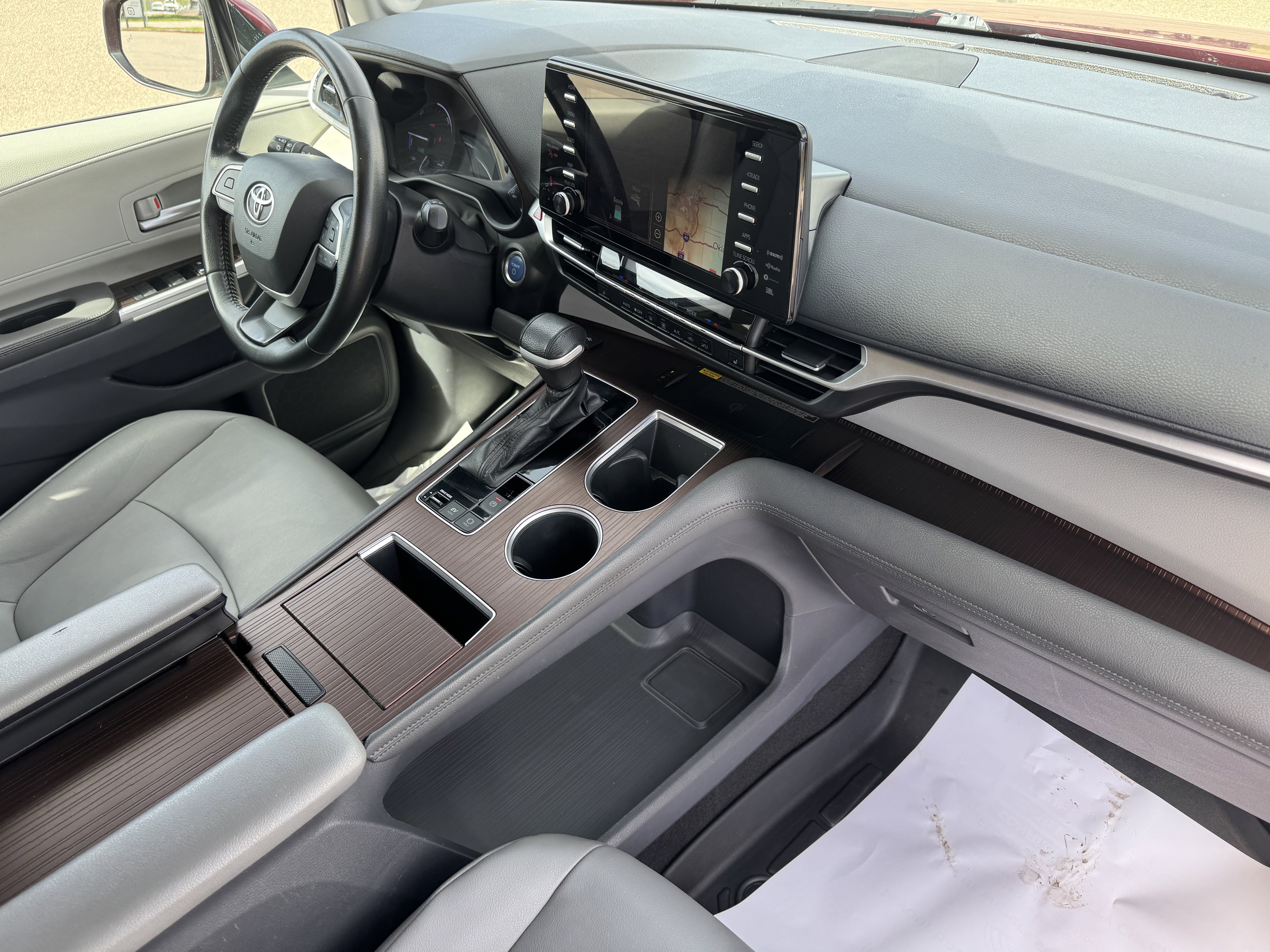 Used 2021 Toyota Sienna XLE w/ XLE Plus Package image 19