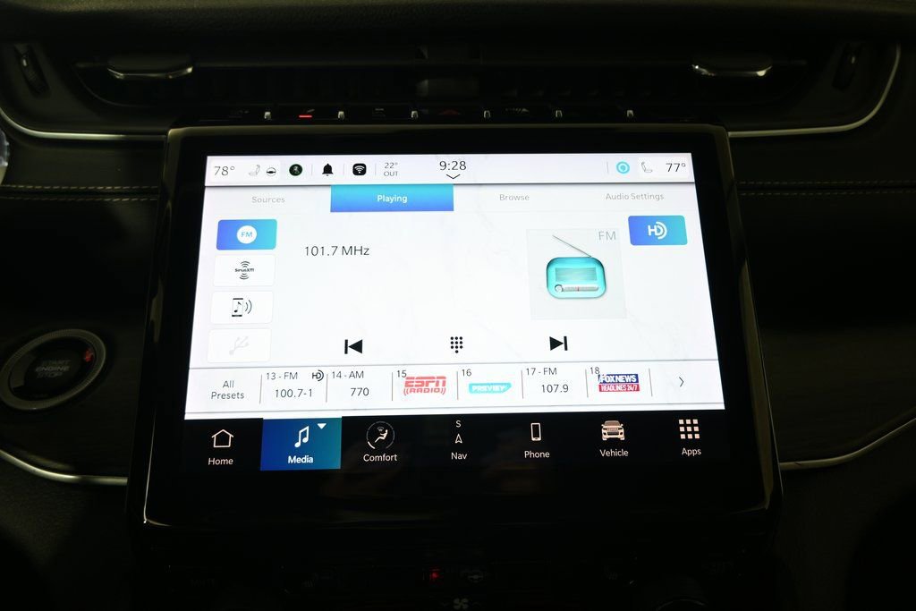 Used 2023 Jeep Grand Cherokee Limited AWD/4WD image 29