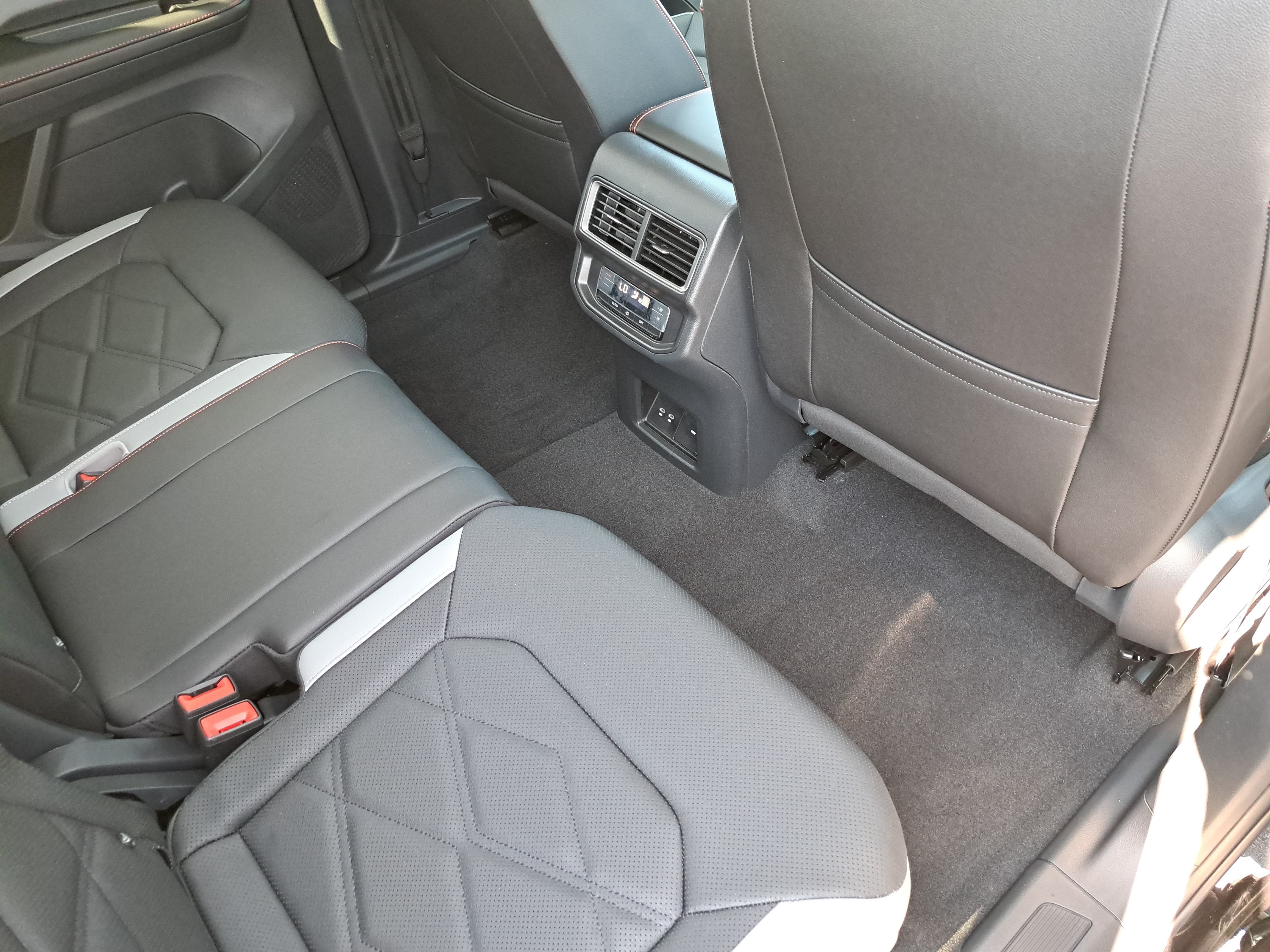 New 2026 Volkswagen Atlas Peak Edition AWD/4WD image 11