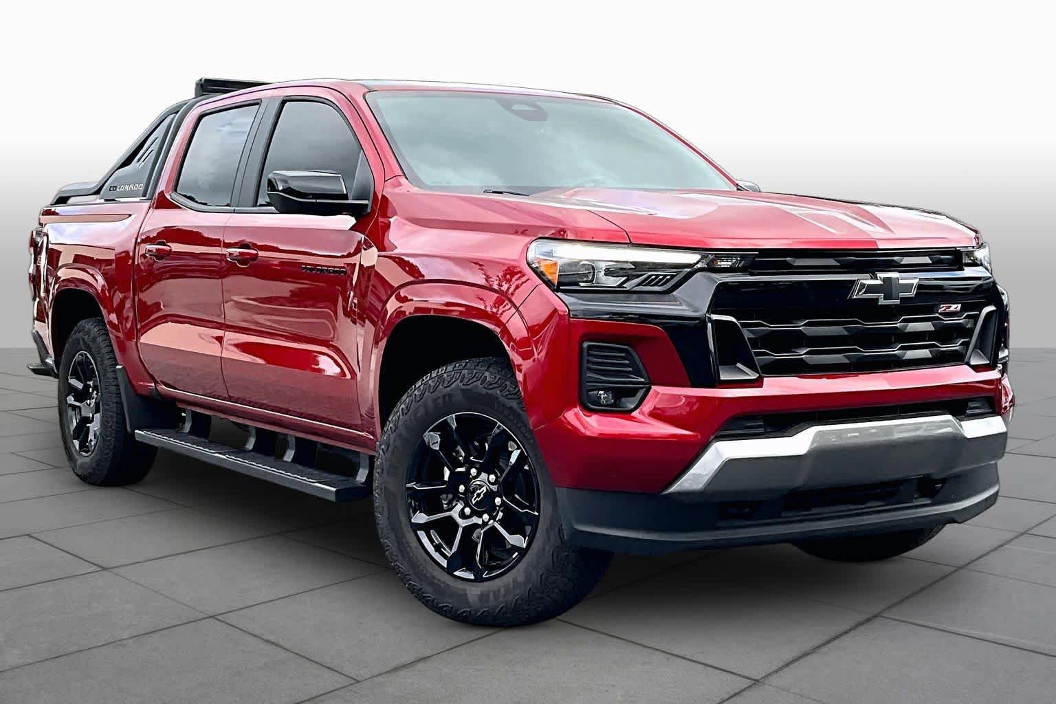 Used 2025 Chevrolet Colorado Z71 w/ Midnight Edition AWD/4WD image 3