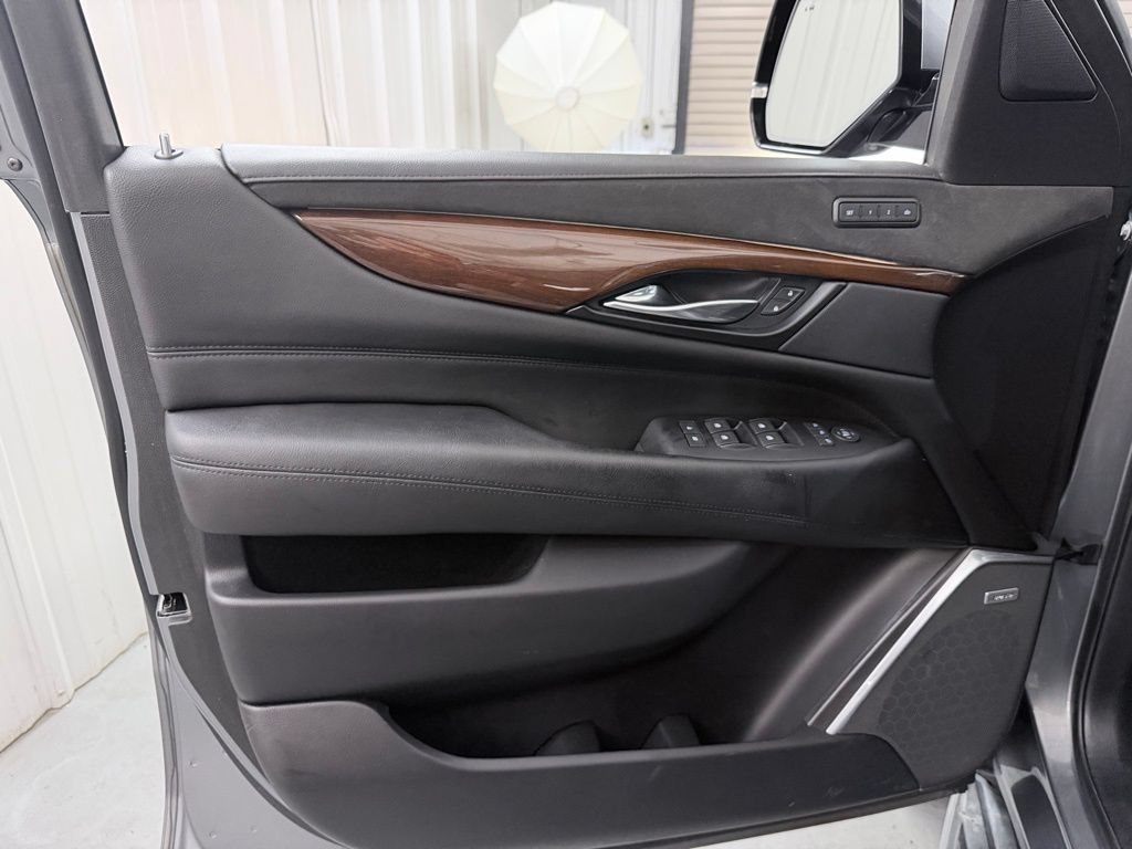 Used 2020 Cadillac Escalade Luxury w/ LPO, Radiant Package AWD/4WD image 13