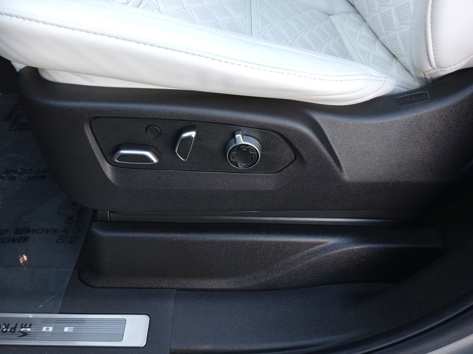 Used 2025 Cadillac Escalade Sport Platinum w/ LPO, ONYX Package image 12