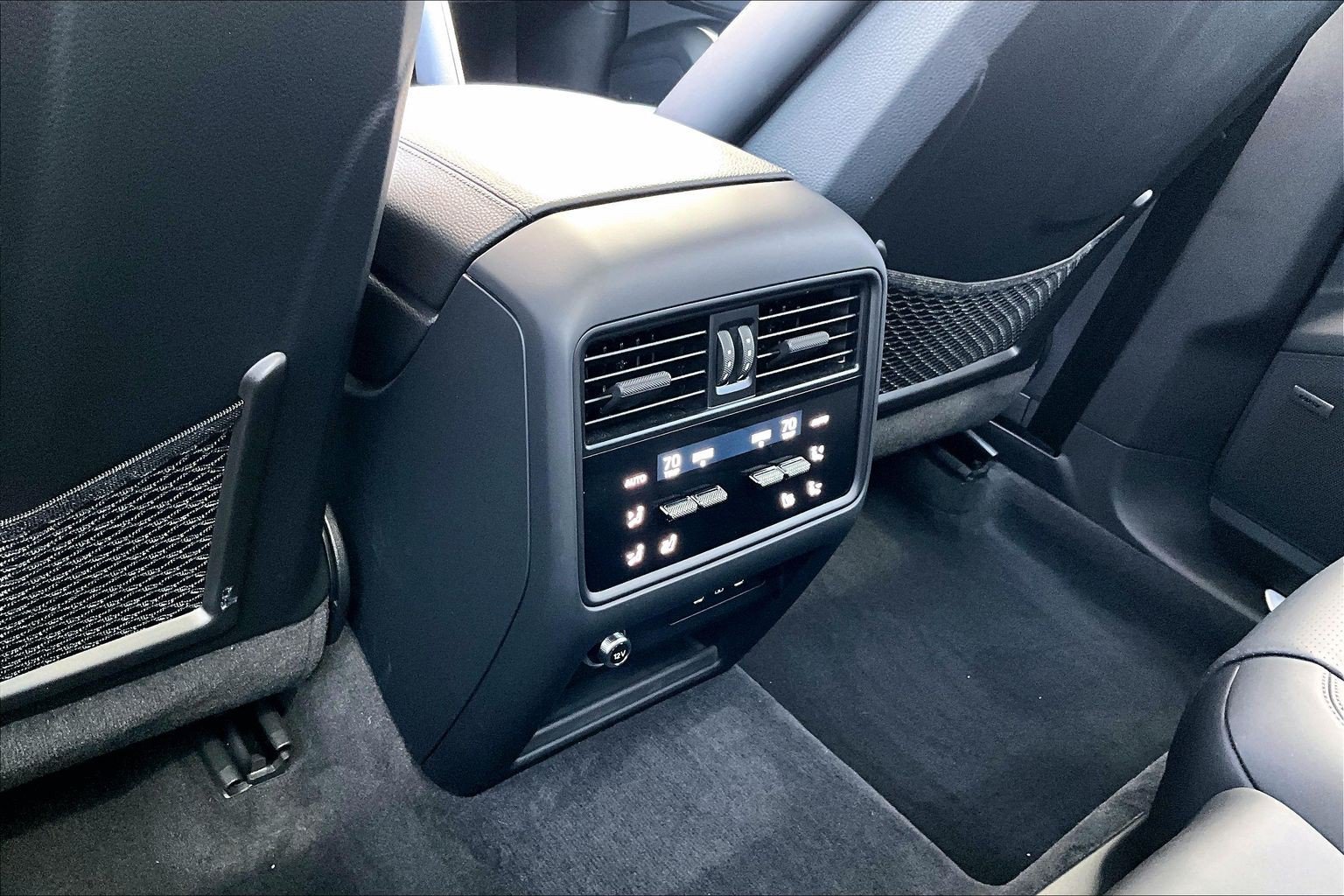 Used 2024 Porsche Cayenne Coupe AWD/4WD image 34