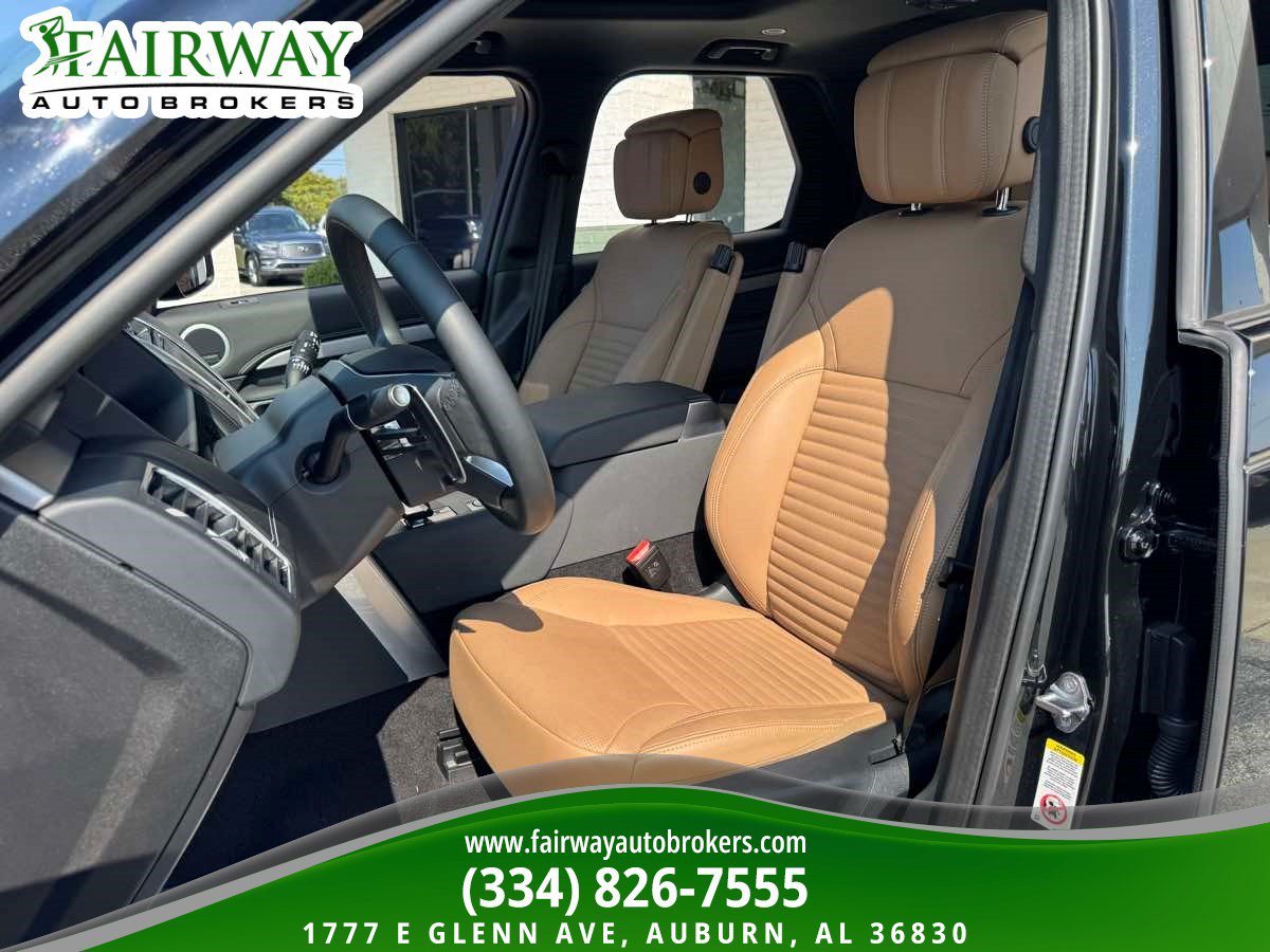 Used 2025 Land Rover Discovery Dynamic SE AWD/4WD image 9