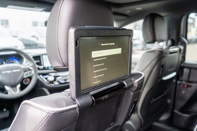 New 2026 Chrysler Pacifica Limited w/ Uconnect Theater Family Group image 11