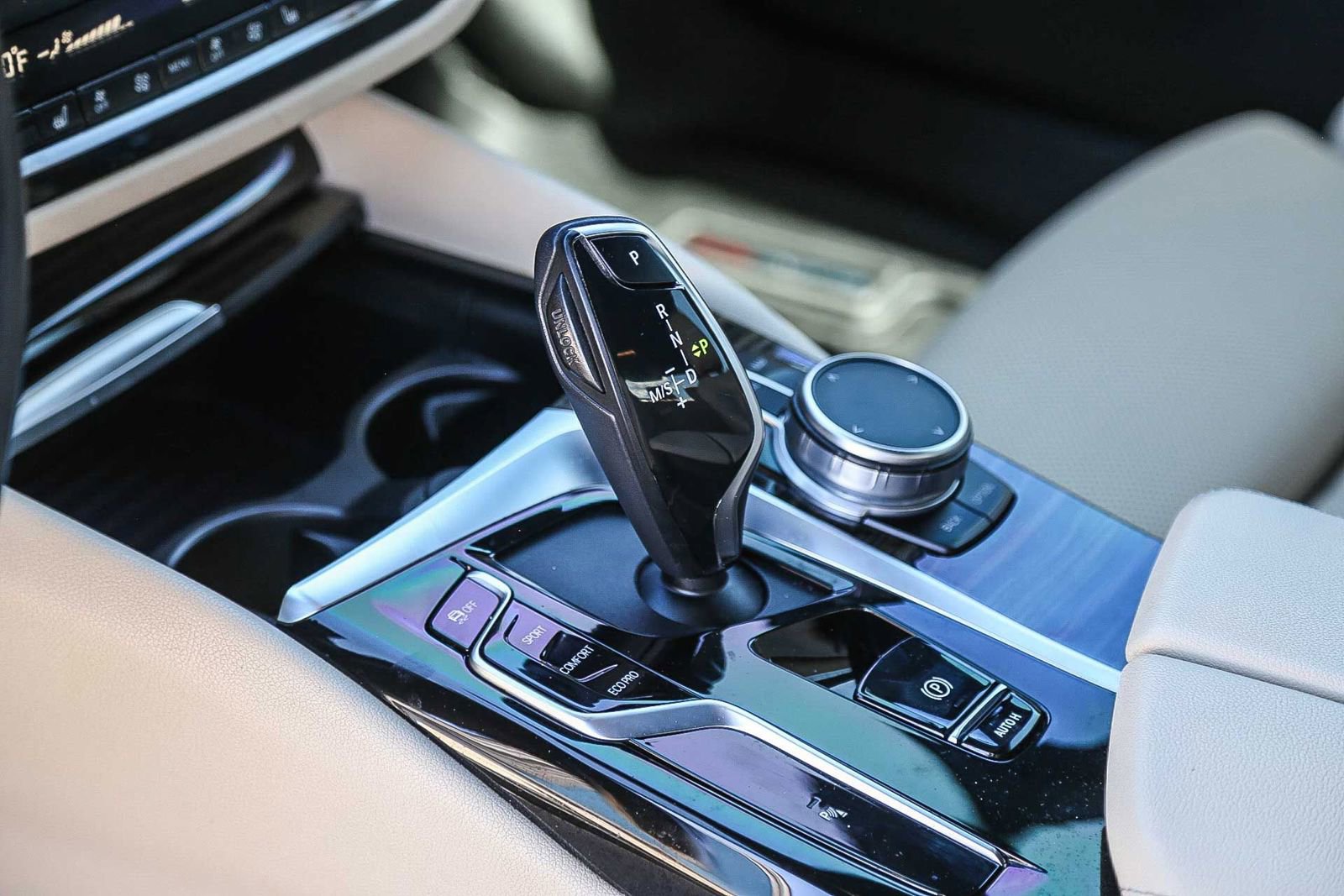 Used 2022 BMW 530i w/ Premium Package image 21