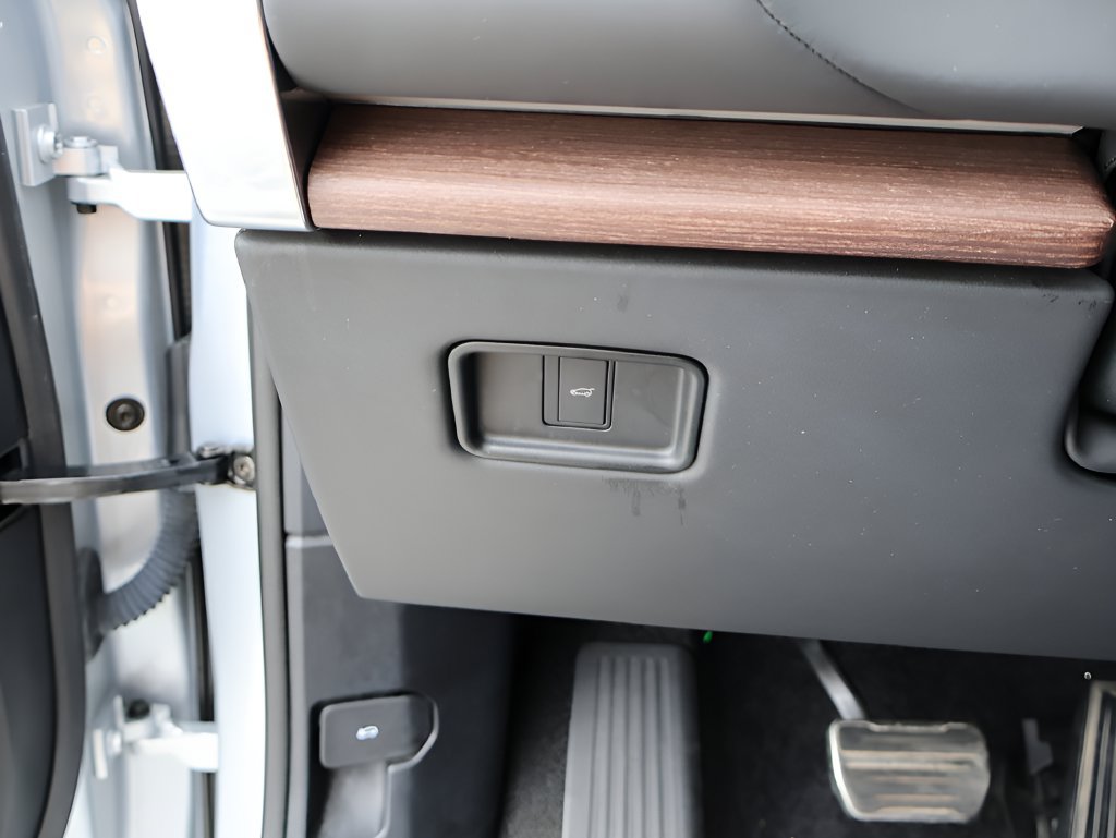 Certified 2024 Land Rover Range Rover SE AWD/4WD image 33
