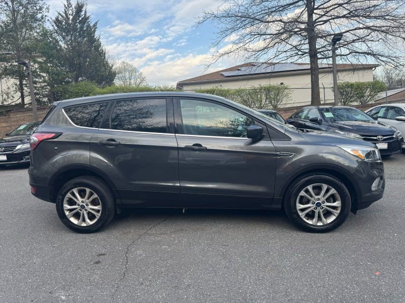 Used 2017 Ford Escape SE FWD image 8