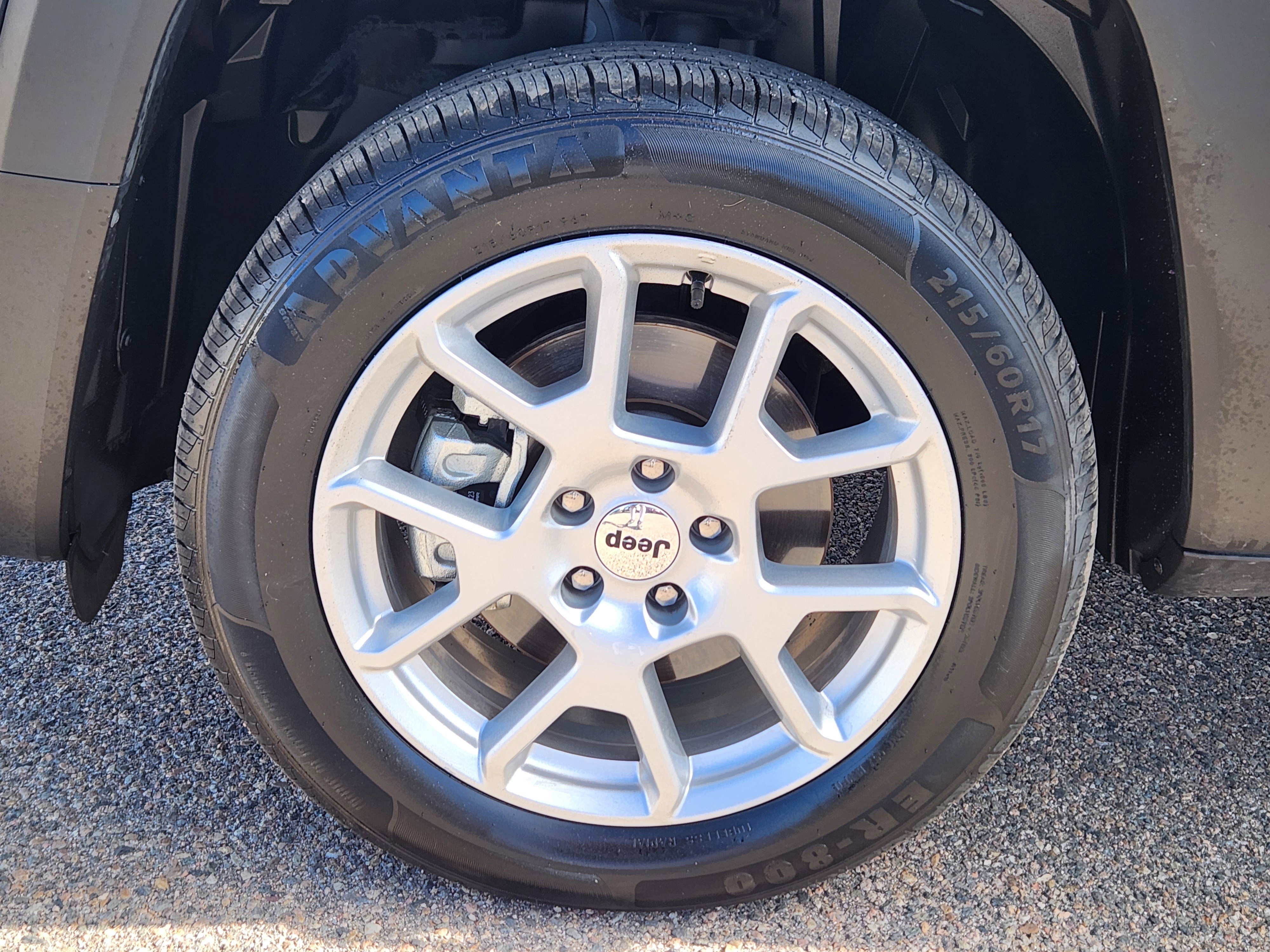 Used 2023 Jeep Renegade Latitude w/ Premium Group AWD/4WD image 7