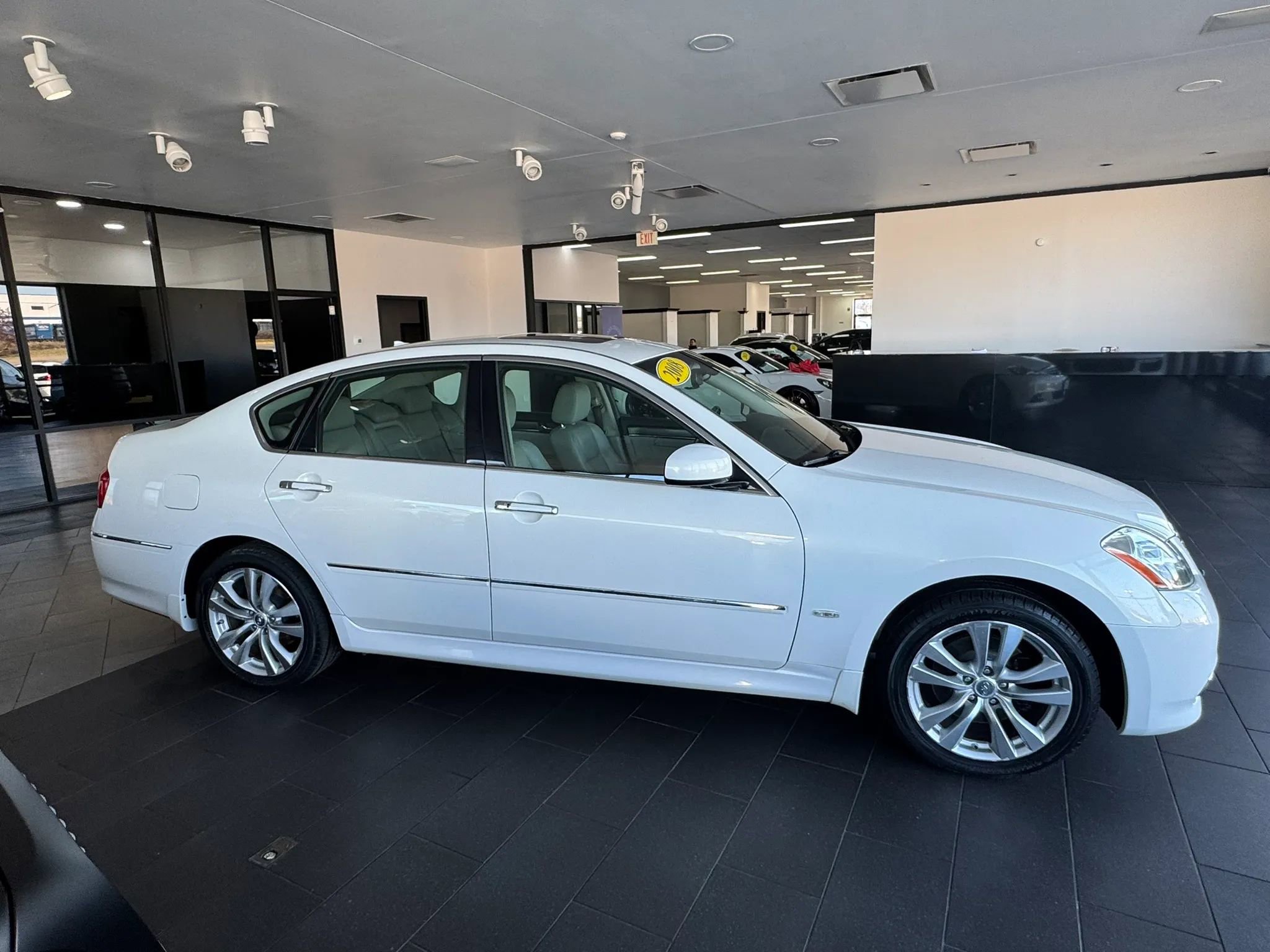 Used 2008 INFINITI M35 M35x Sedan 4D w/ Technology Pkg image 3