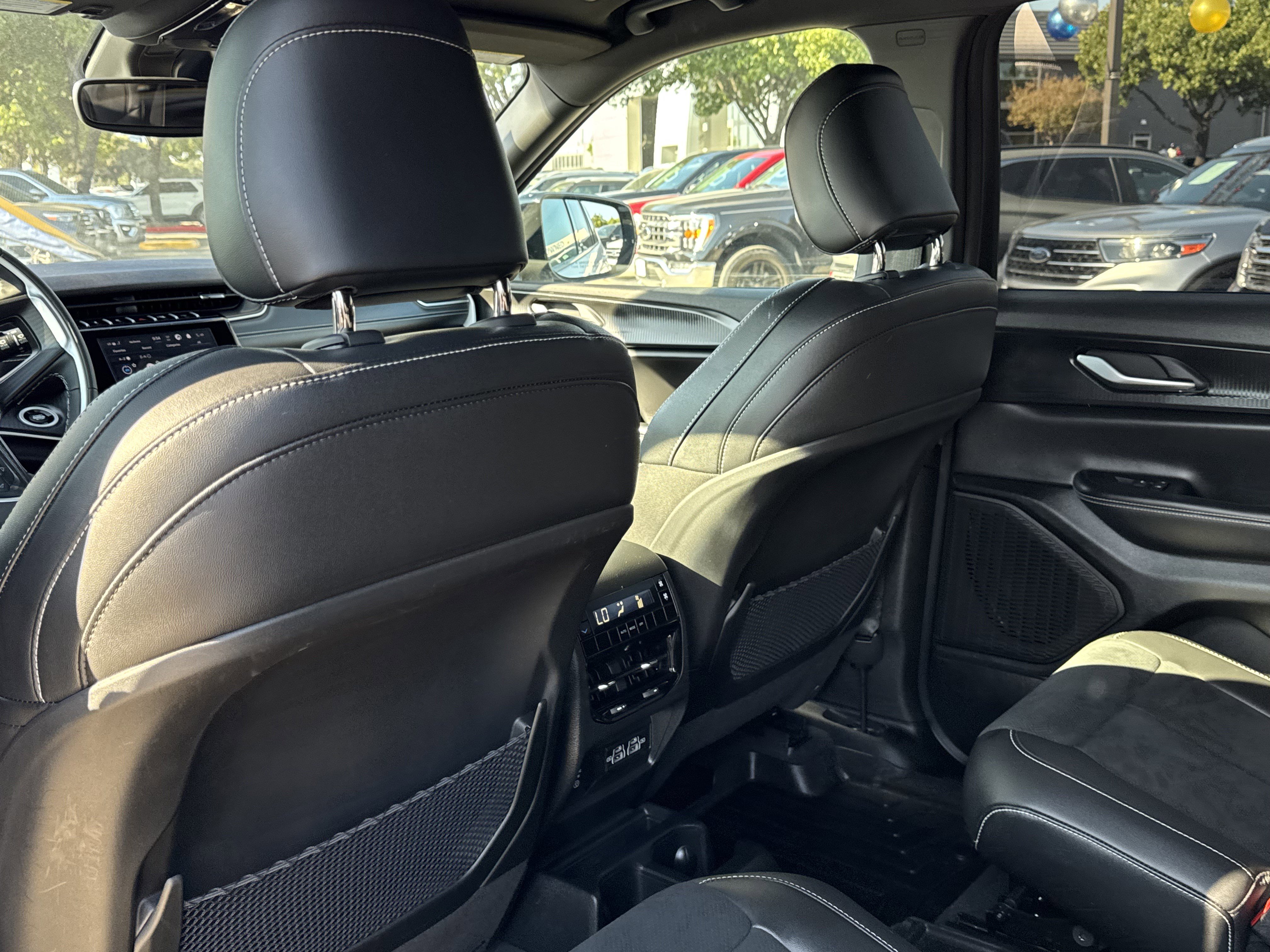 Used 2024 Jeep Grand Cherokee L Laredo image 14