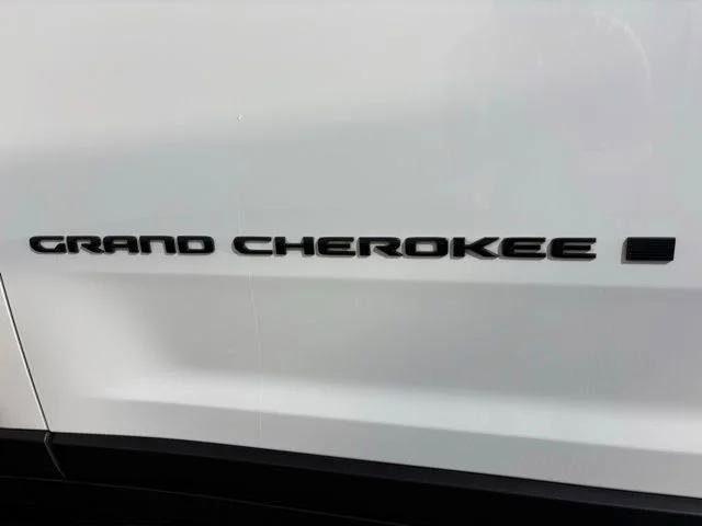 Certified 2023 Jeep Grand Cherokee L Laredo AWD/4WD image 11