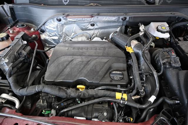 Used 2025 Chevrolet Trax LS w/ LS Convenience Package image 30