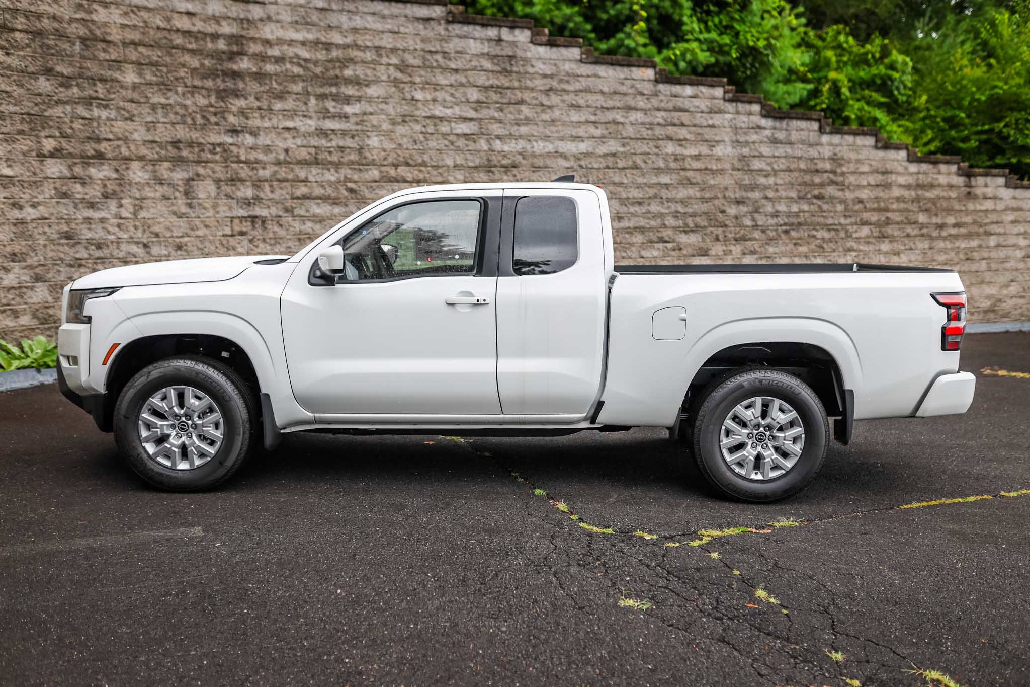 New 2024 Nissan Frontier SV w/ SV Convenience Package image 5
