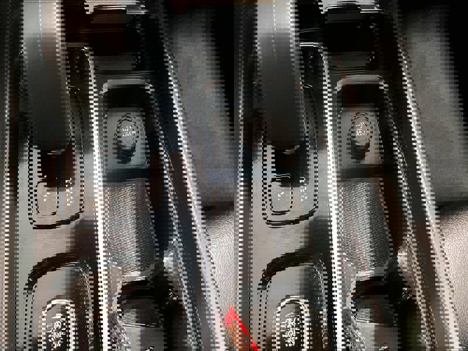 Used 2025 Volvo XC60 B5 Plus image 27