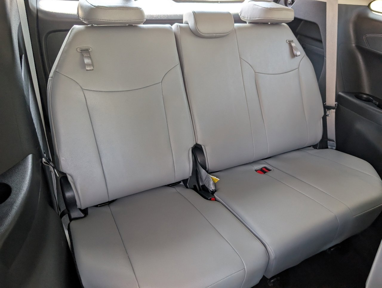 Used 2025 Toyota Sienna XLE image 6