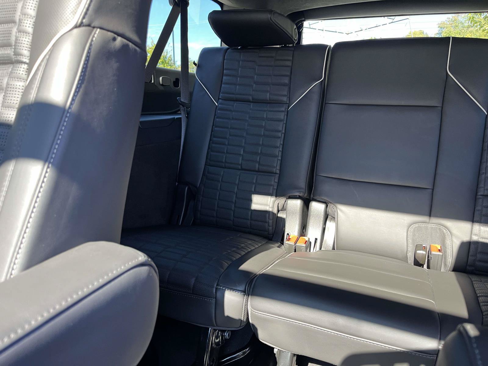 Used 2023 Cadillac Escalade ESV Sport Platinum w/ LPO, ONYX Package AWD/4WD image 15