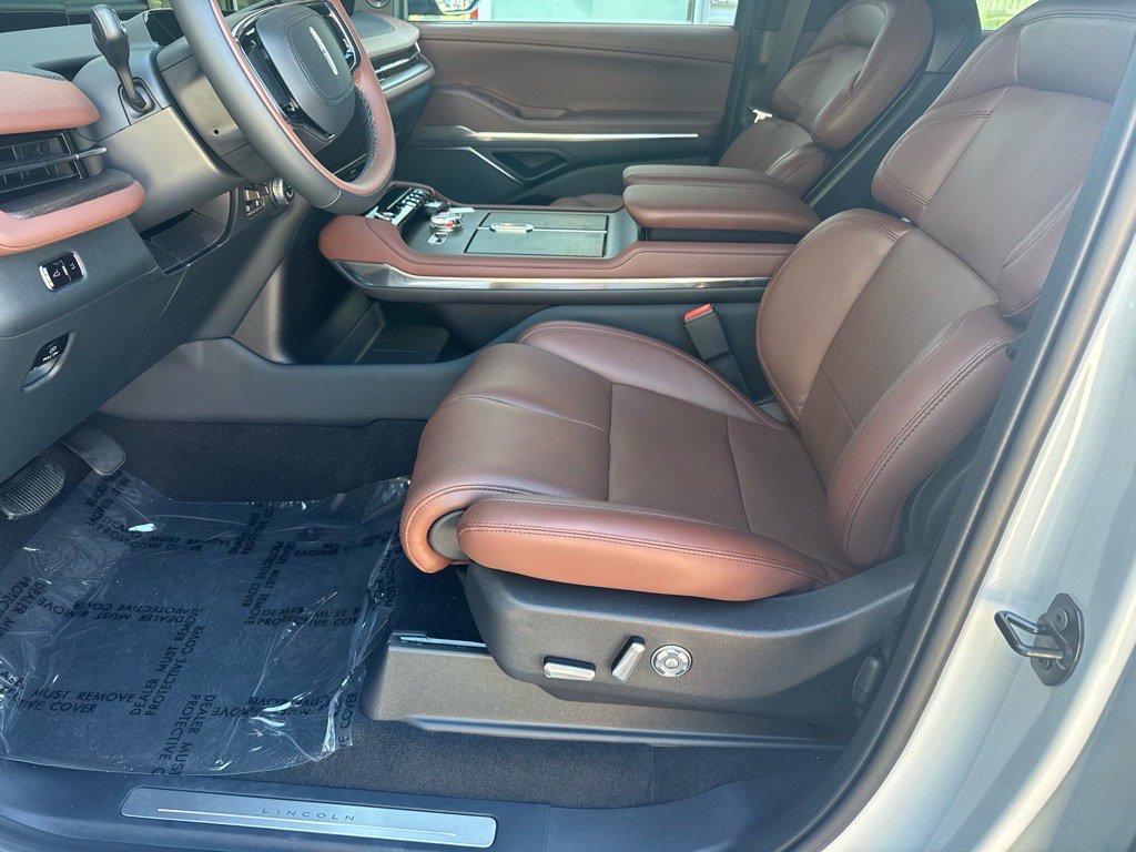 New 2025 Lincoln Navigator Reserve image 22