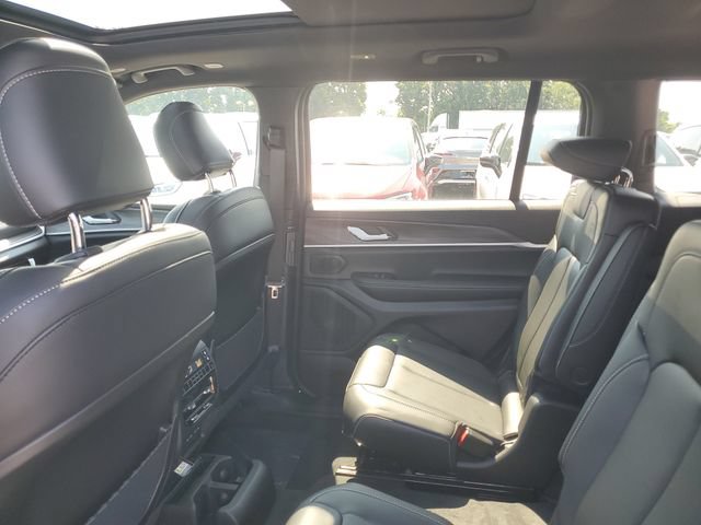 New 2026 Jeep Grand Cherokee L Limited w/ Limited Altitude Package AWD/4WD image 10